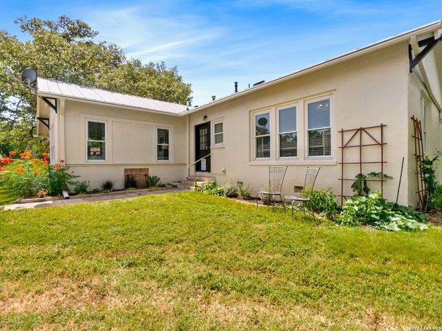 205 2nd St, Boerne, TX 78006