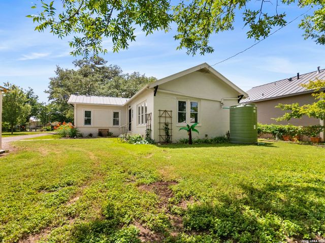 205 2nd St, Boerne, TX 78006