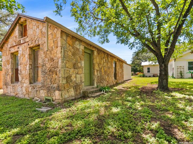 205 2nd St, Boerne, TX 78006