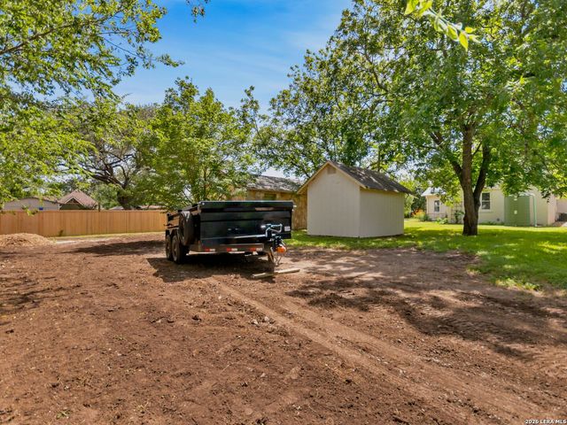 205 2nd St, Boerne, TX 78006