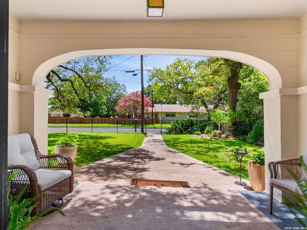 205 2nd St, Boerne, TX 78006