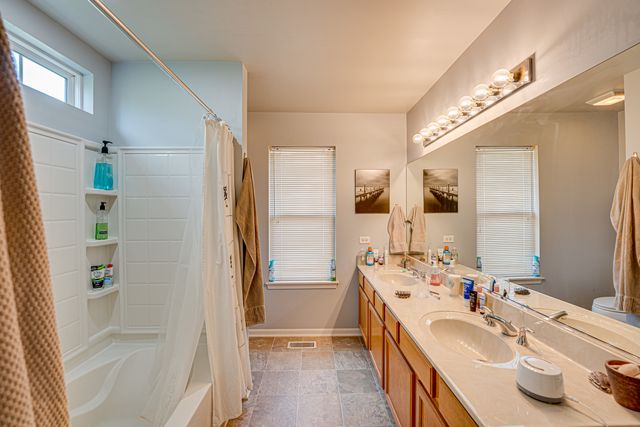 3355 kentshire Circle, Aurora, IL 60504