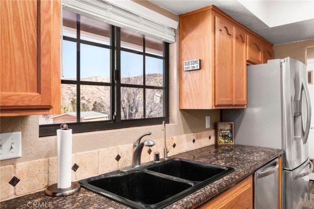 2400 E Canyon Drive, Wrightwood, CA 92397