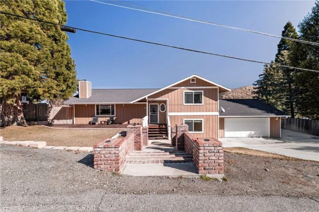 2400 E Canyon Drive, Wrightwood, CA 92397