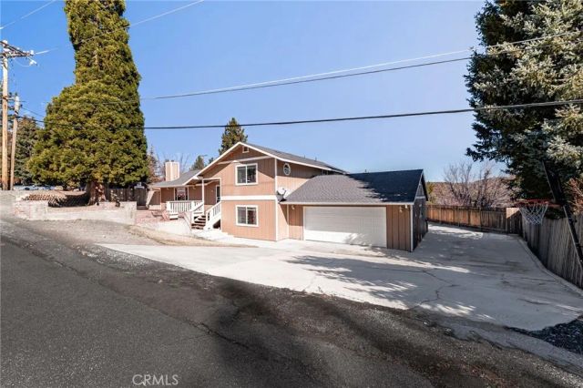 2400 E Canyon Drive, Wrightwood, CA 92397