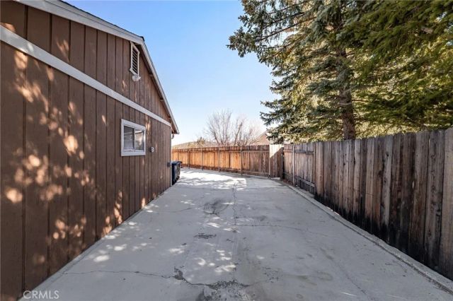 2400 E Canyon Drive, Wrightwood, CA 92397