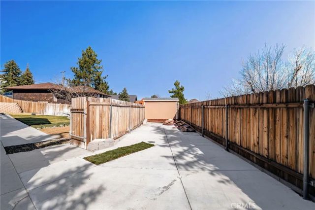 2400 E Canyon Drive, Wrightwood, CA 92397