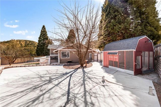2400 E Canyon Drive, Wrightwood, CA 92397
