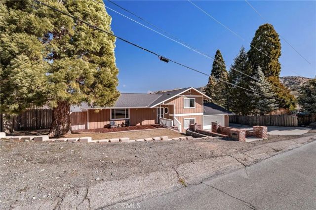 2400 E Canyon Drive, Wrightwood, CA 92397