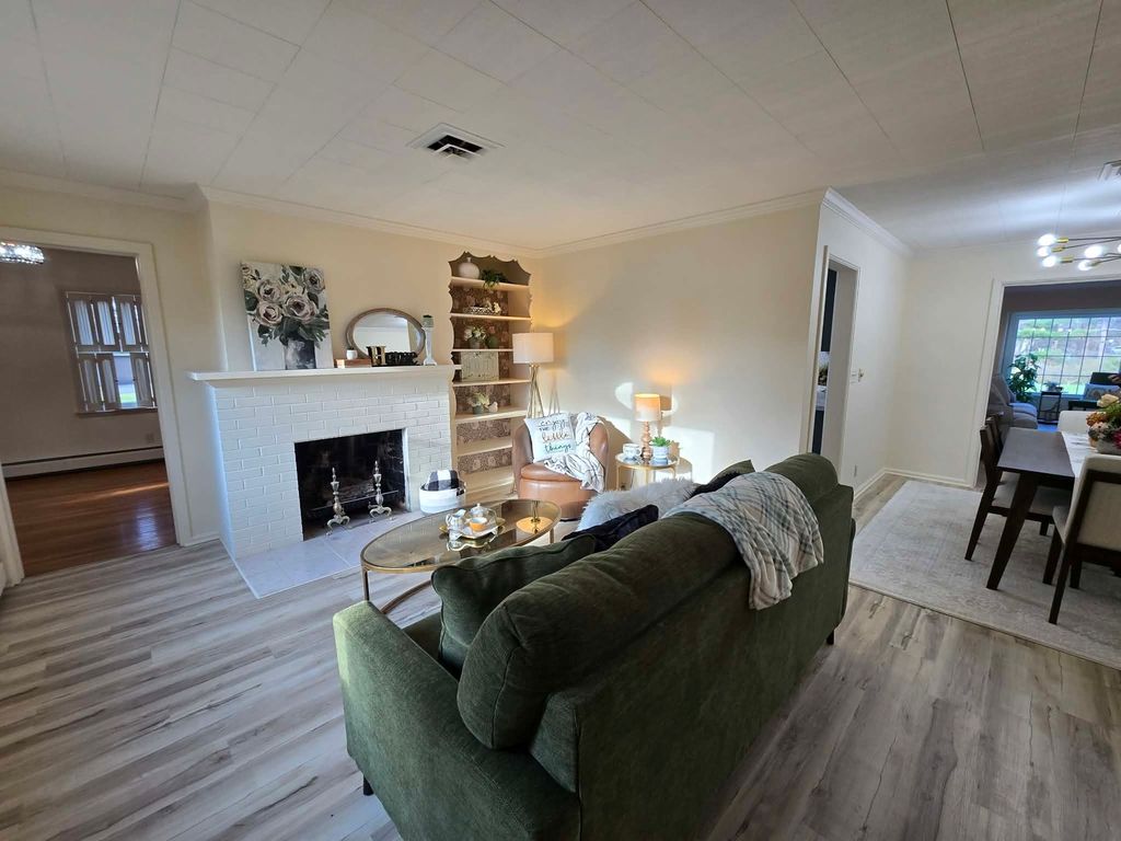 Image 15 of property listing at 14652 N IL Hwy 37 Highway, Mt Vernon, IL 62864