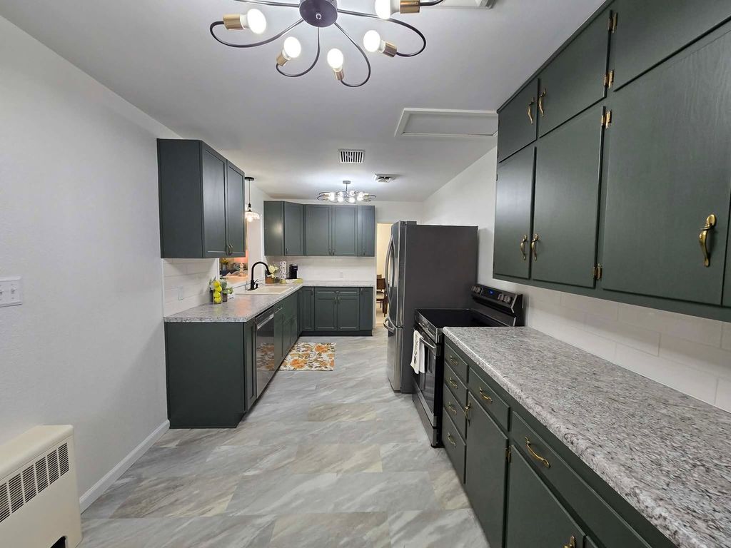 Image 19 of property listing at 14652 N IL Hwy 37 Highway, Mt Vernon, IL 62864