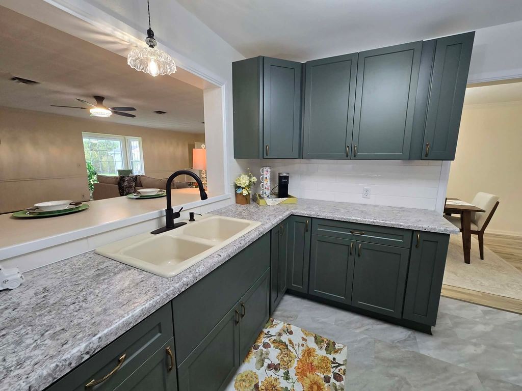 Image 20 of property listing at 14652 N IL Hwy 37 Highway, Mt Vernon, IL 62864