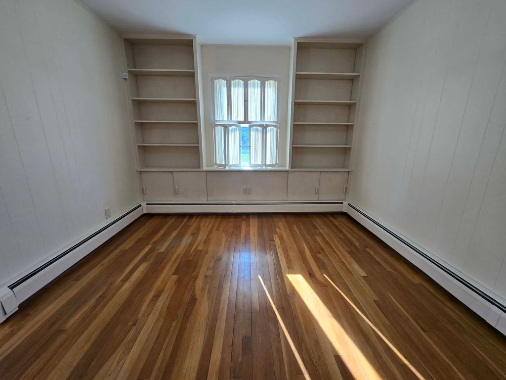 Image 34 of property listing at 14652 N IL Hwy 37 Highway, Mt Vernon, IL 62864