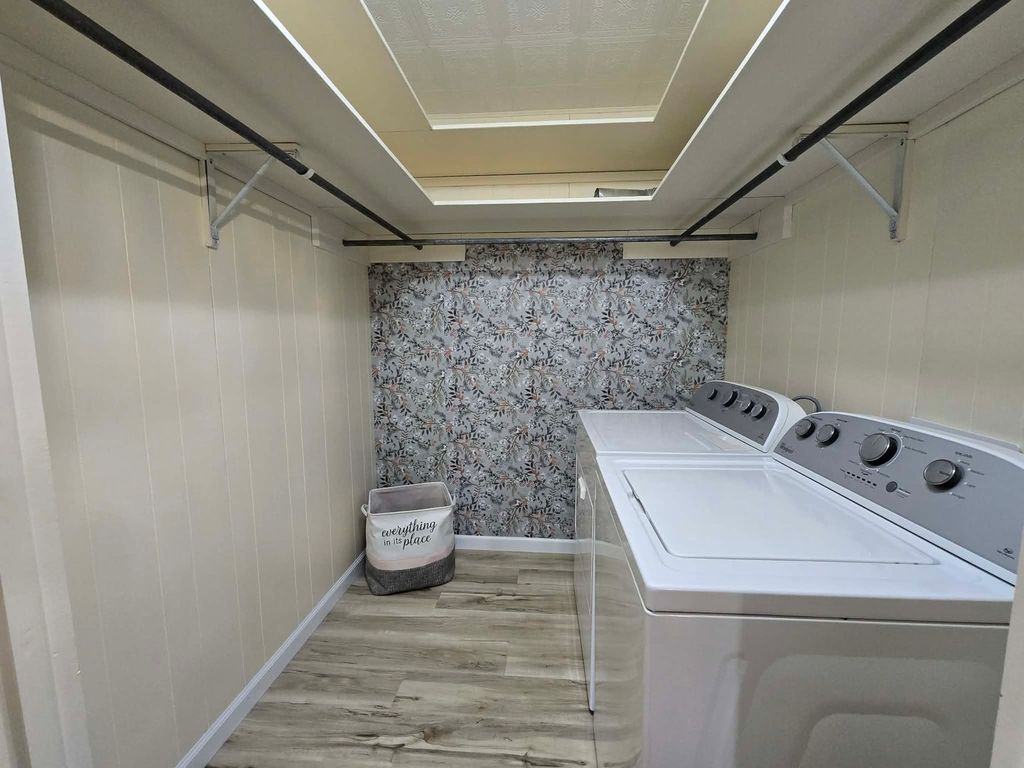 Image 39 of property listing at 14652 N IL Hwy 37 Highway, Mt Vernon, IL 62864