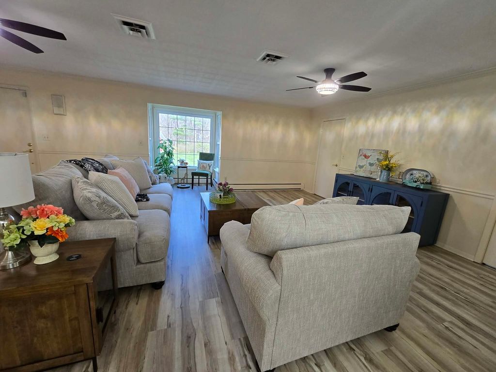 Image 7 of property listing at 14652 N IL Hwy 37 Highway, Mt Vernon, IL 62864