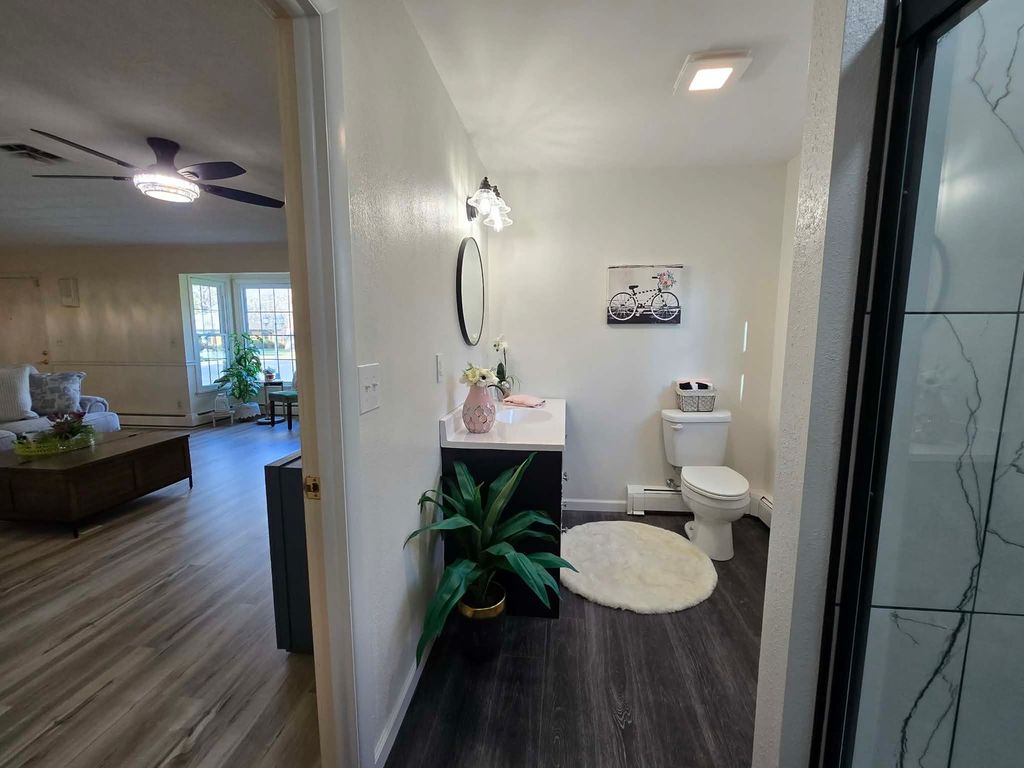 Image 10 of property listing at 14652 N IL Hwy 37 Highway, Mt Vernon, IL 62864