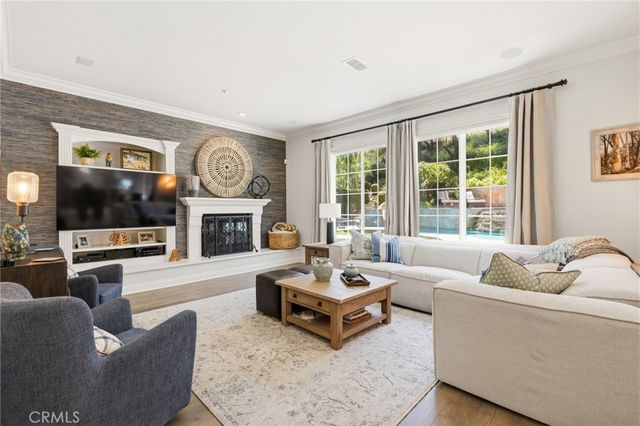 359 Loire Valley, Simi Valley, CA 93065