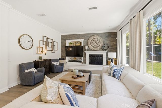 359 Loire Valley, Simi Valley, CA 93065
