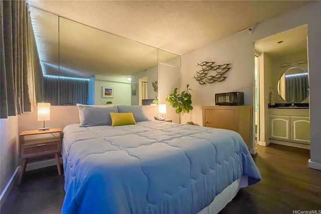 444 Kanekapolei Street 810, Honolulu, HI 96815
