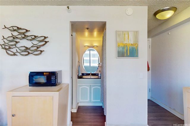 444 Kanekapolei Street 810, Honolulu, HI 96815