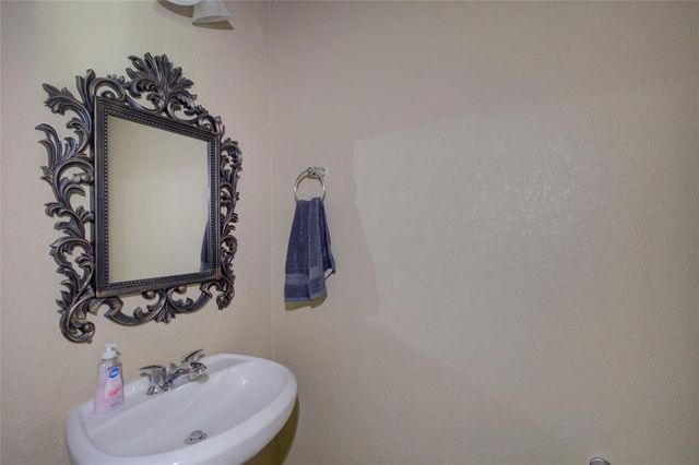 808 Belvedere Dr, Conroe, TX 77301