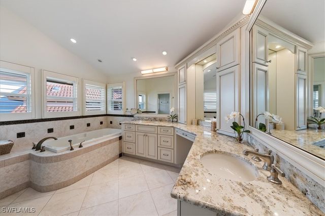 4719 Villa Mare LN, Naples, FL 34103