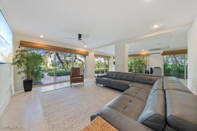 4719 Villa Mare LN, Naples, FL 34103