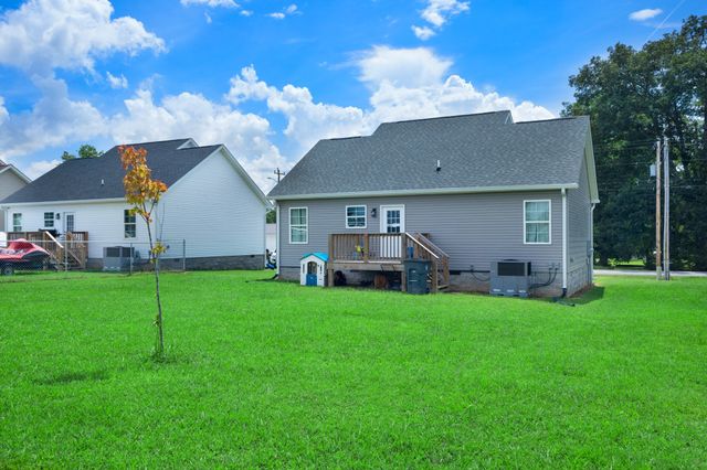 470 Meadowbrook Dr, Mcminnville, TN 37110
