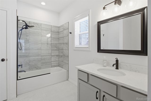 12425 Wolfberry Court, Fenton Charter Township, MI 48430