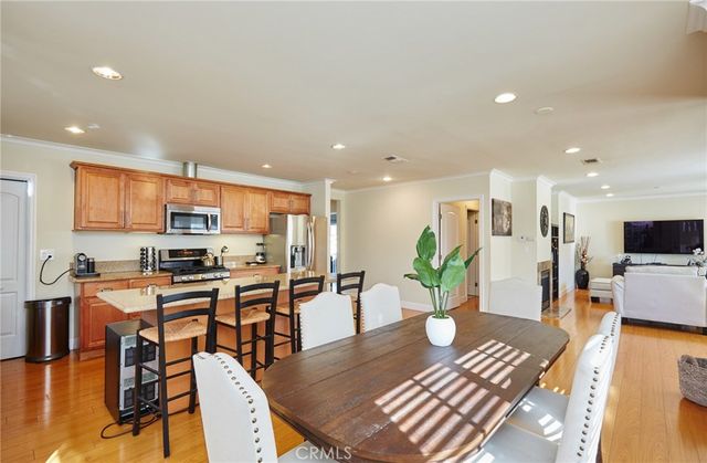 17827 Burbank Boulevard, Encino, CA 91316