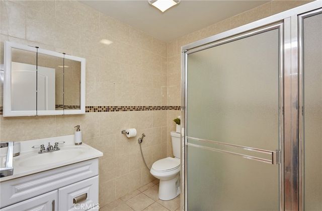 17827 Burbank Boulevard, Encino, CA 91316