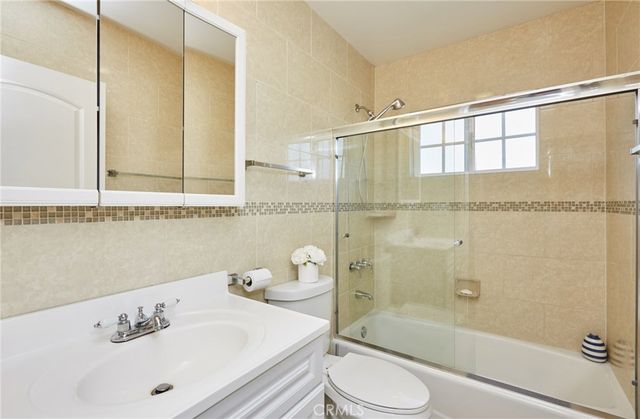 17827 Burbank Boulevard, Encino, CA 91316