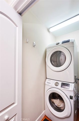 17827 Burbank Boulevard, Encino, CA 91316