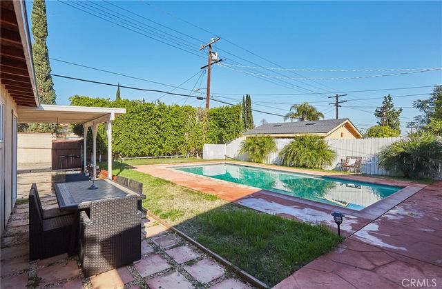 17827 Burbank Boulevard, Encino, CA 91316
