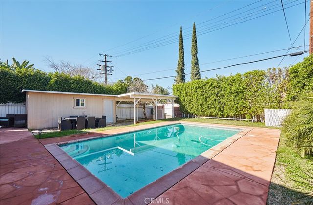 17827 Burbank Boulevard, Encino, CA 91316