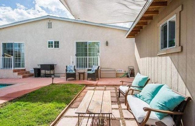 17827 Burbank Boulevard, Encino, CA 91316