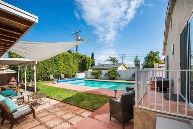 17827 Burbank Boulevard, Encino, CA 91316