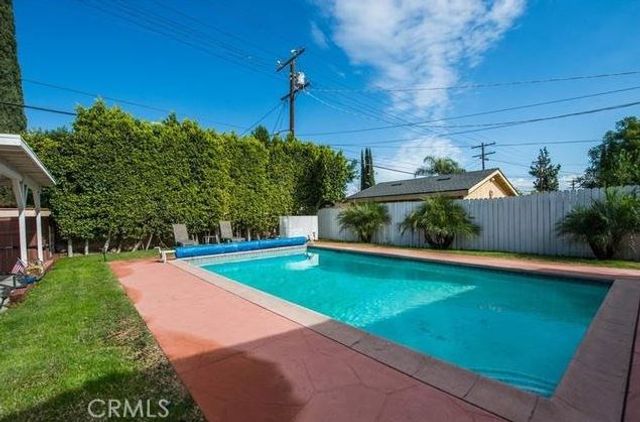 17827 Burbank Boulevard, Encino, CA 91316