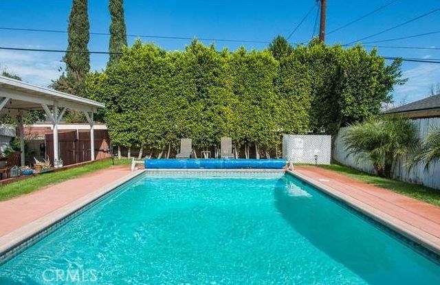 17827 Burbank Boulevard, Encino, CA 91316