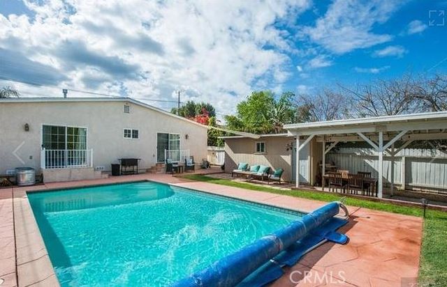 17827 Burbank Boulevard, Encino, CA 91316