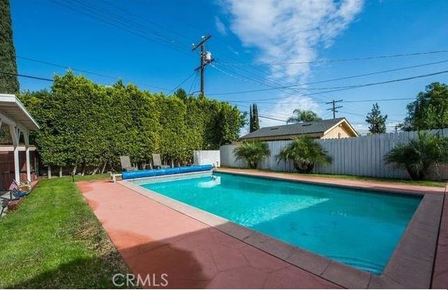 17827 Burbank Boulevard, Encino, CA 91316