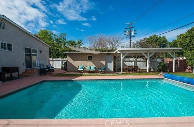 17827 Burbank Boulevard, Encino, CA 91316