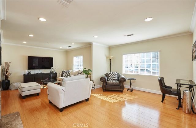 17827 Burbank Boulevard, Encino, CA 91316