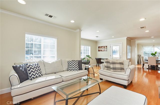 17827 Burbank Boulevard, Encino, CA 91316