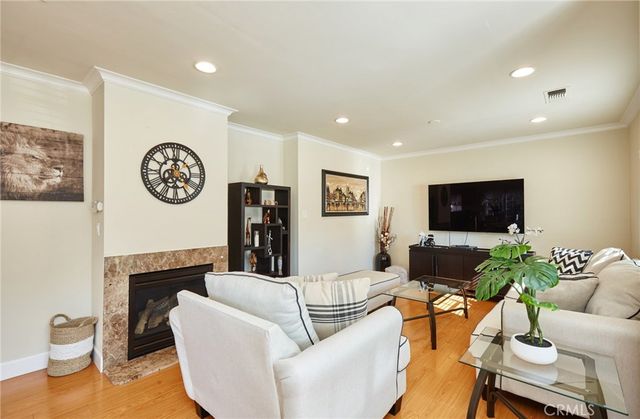 17827 Burbank Boulevard, Encino, CA 91316