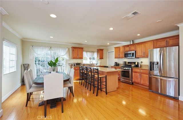 17827 Burbank Boulevard, Encino, CA 91316