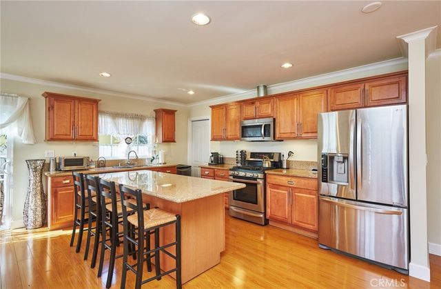 17827 Burbank Boulevard, Encino, CA 91316