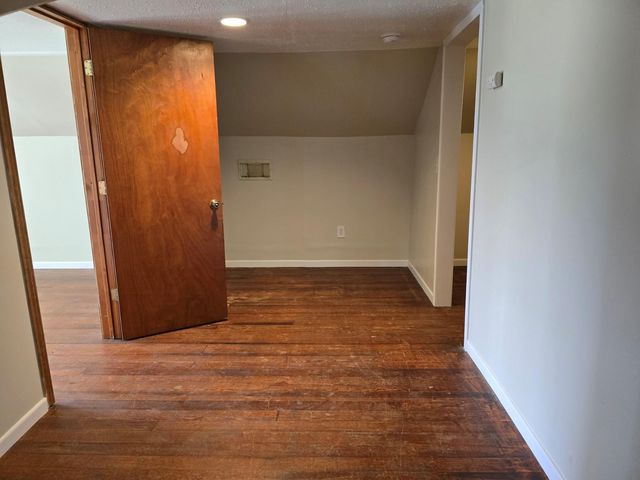 144 W Wallace Street, Gonzales, TX 78629