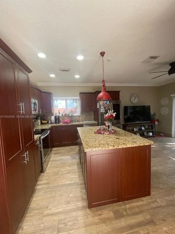 3134 NE 3rd Dr, Homestead, FL 33033