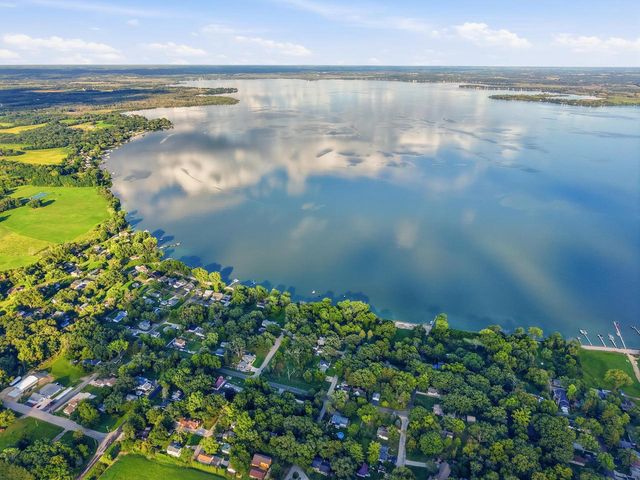 121 Seminole Drive, Edgerton, WI 53534